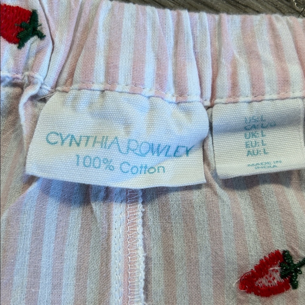 Cynthia Rowley Strawberry Seersucker Shorts Pink White Striped Cotton L - Picture 3 of 6